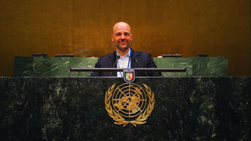 Stefan Schwarz am Rednerpult der UN-Generalversammlung